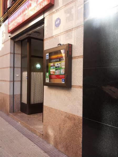 Pensión Calfred II Logroño Exterior foto